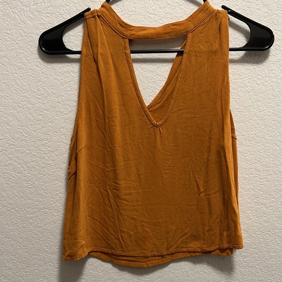 Size small mustard yellow crop top with cut out - Picture 3 of 3